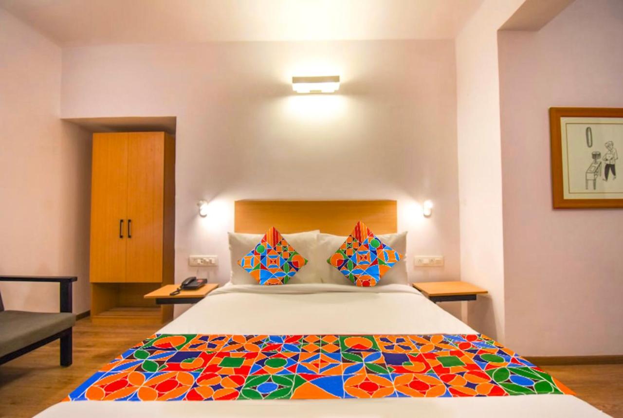 Fabhotel Heera Holiday Inn - Nr Eden Garden Stadium Kolkata Exterior photo